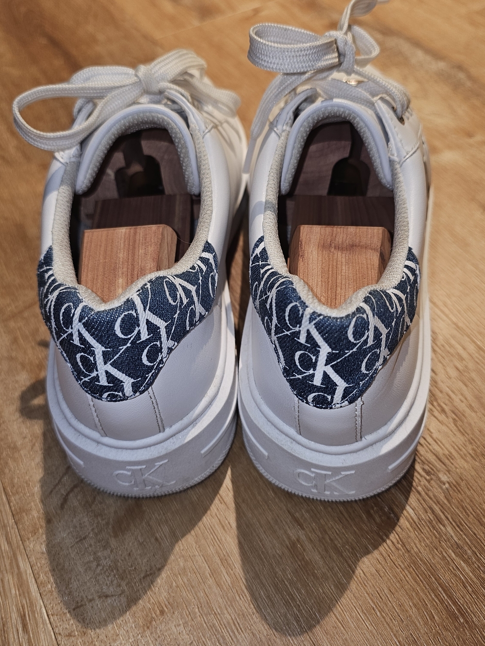 Calvin Klein Womens White Lace-Up Round Toe Sneaker Shoes Size 7.5 M - Picture 4 of 7